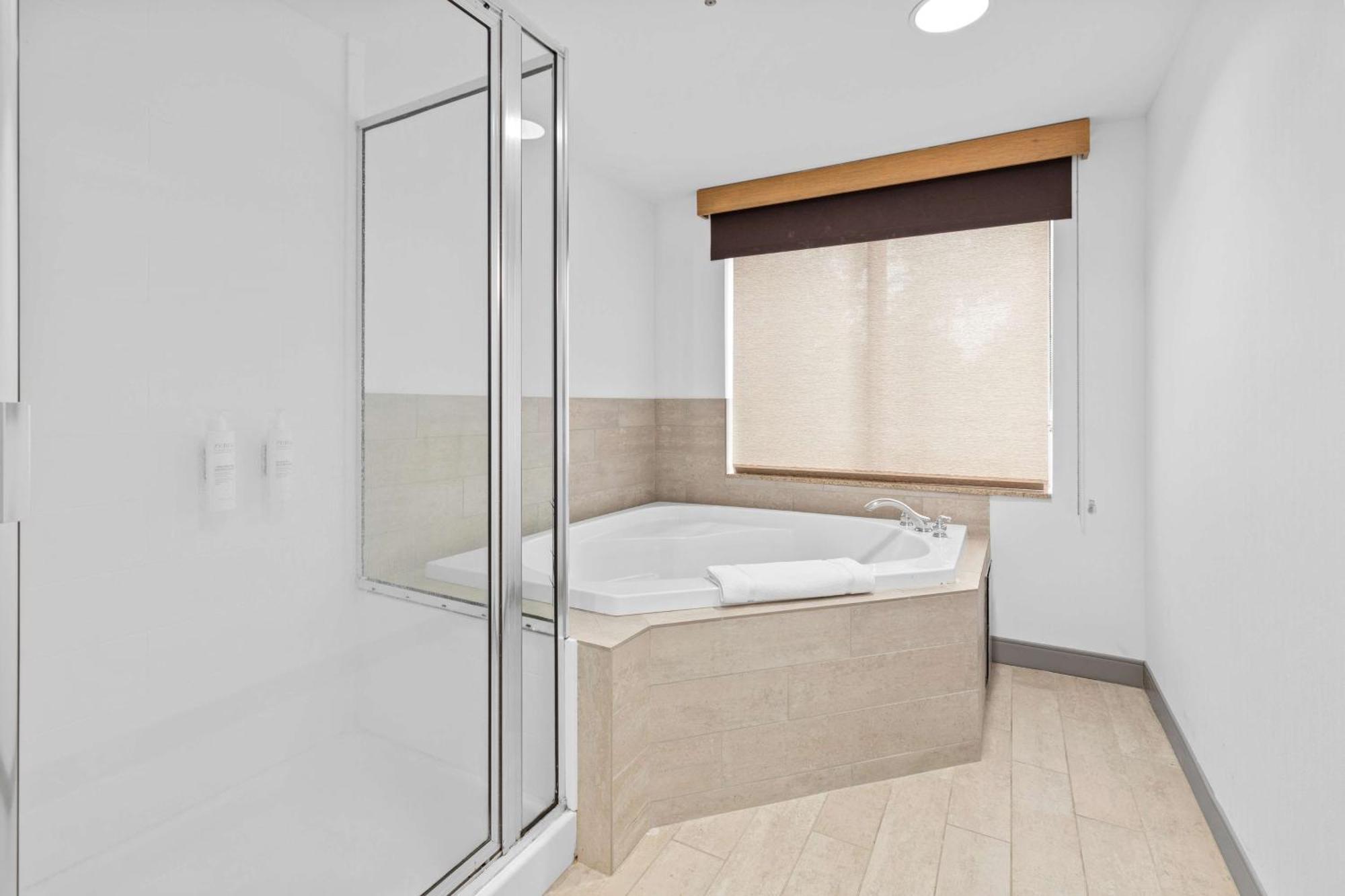 Hilton Garden Inn Syracuse East Syracuse Bagian luar foto
